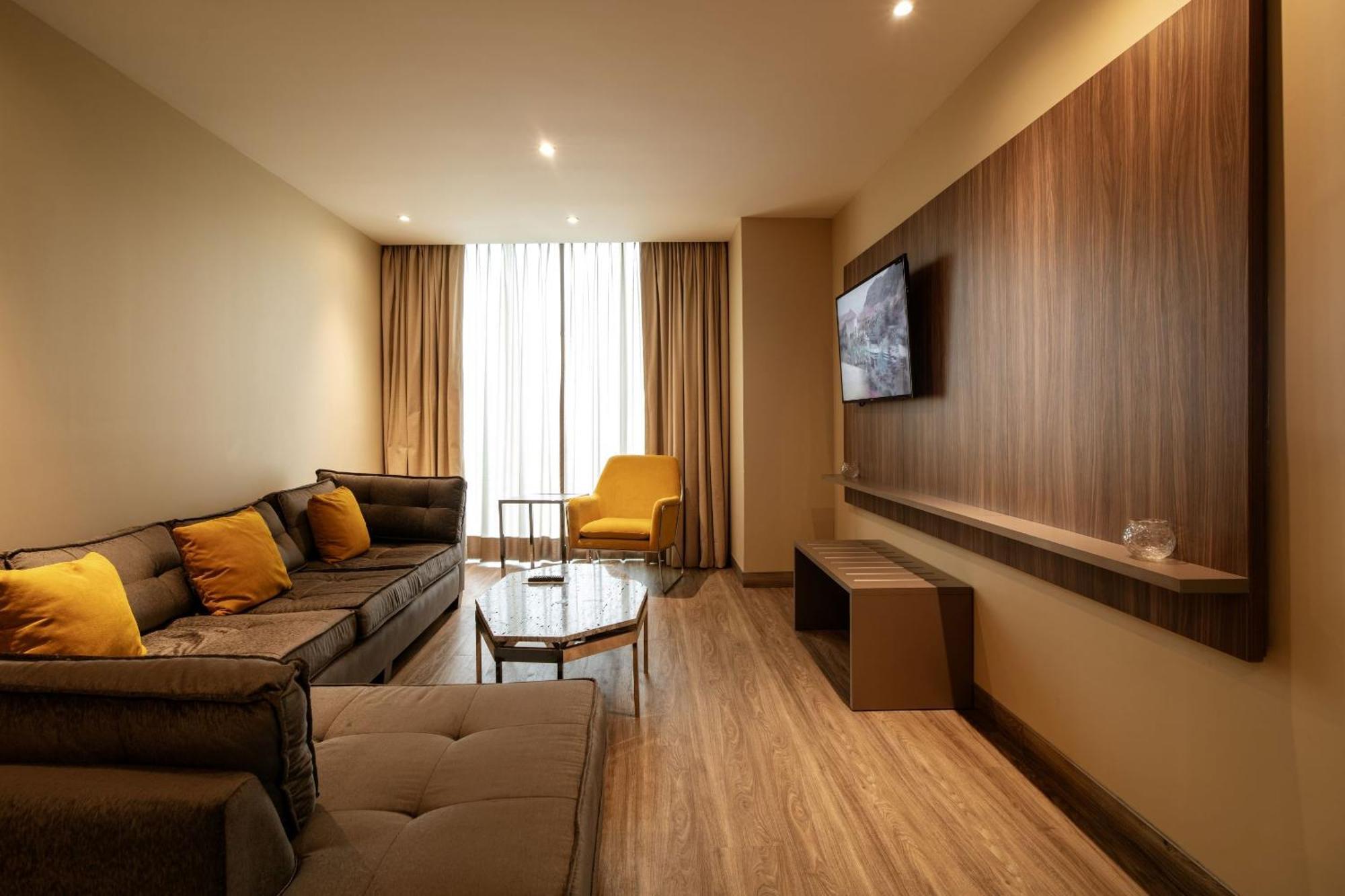 Camino Real Fashion Drive Monterrey Hotel San Pedro Garza Garcia Exterior foto Living room of a suite