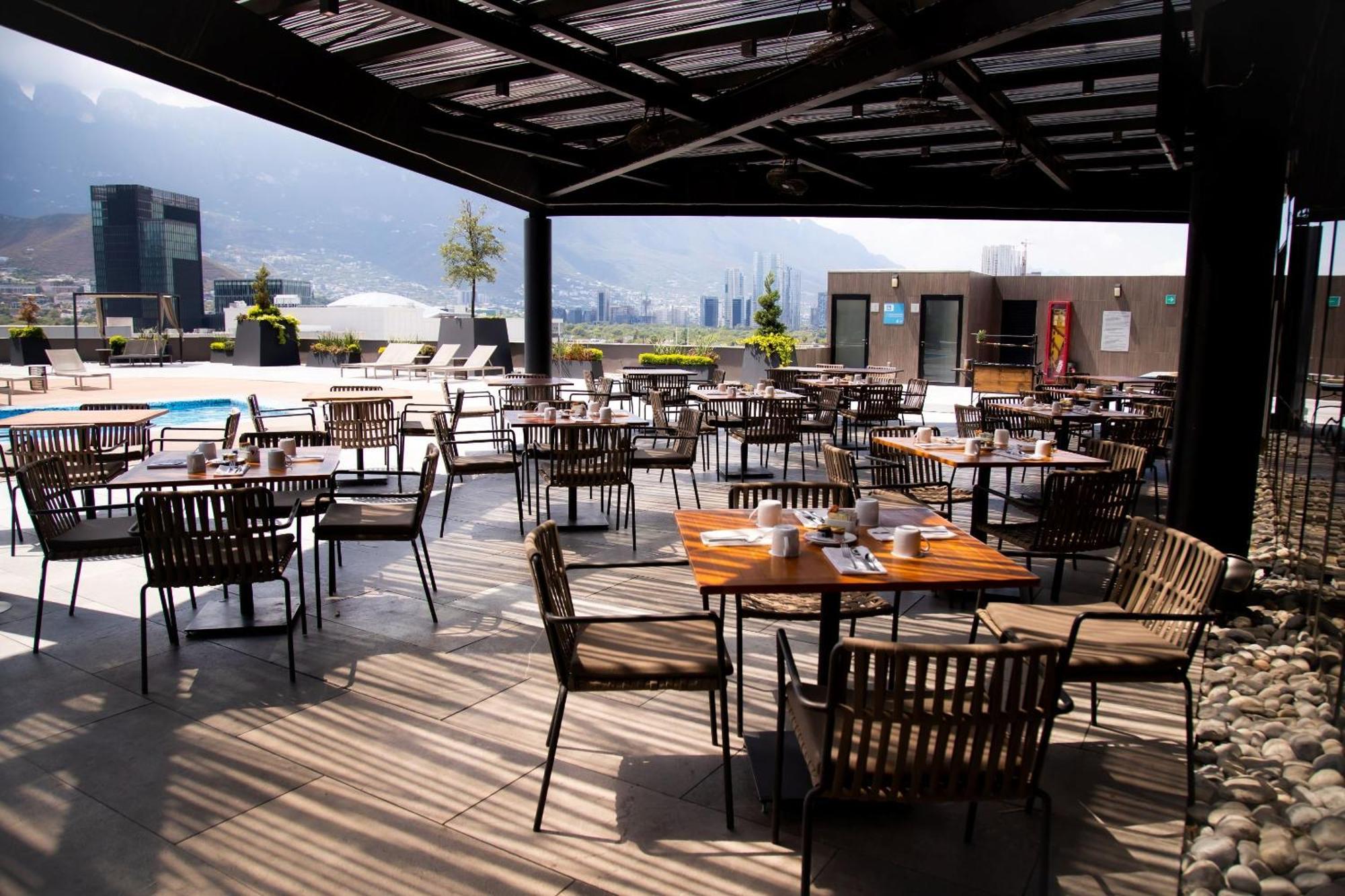 Camino Real Fashion Drive Monterrey Hotel San Pedro Garza Garcia Exterior foto Rooftop restaurant