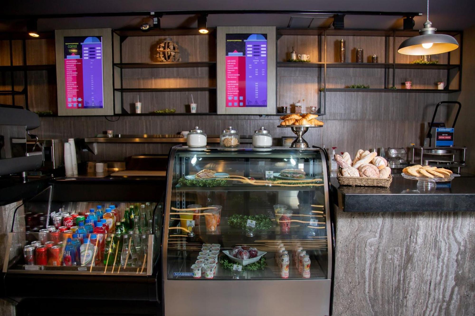 Camino Real Fashion Drive Monterrey Hotel San Pedro Garza Garcia Exterior foto A digital menu board at a restaurant